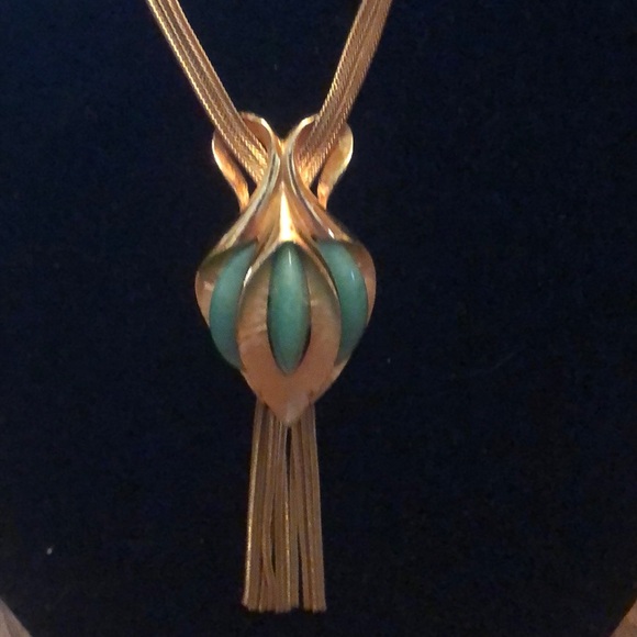 Jewelry - Vintage gold tone necklace